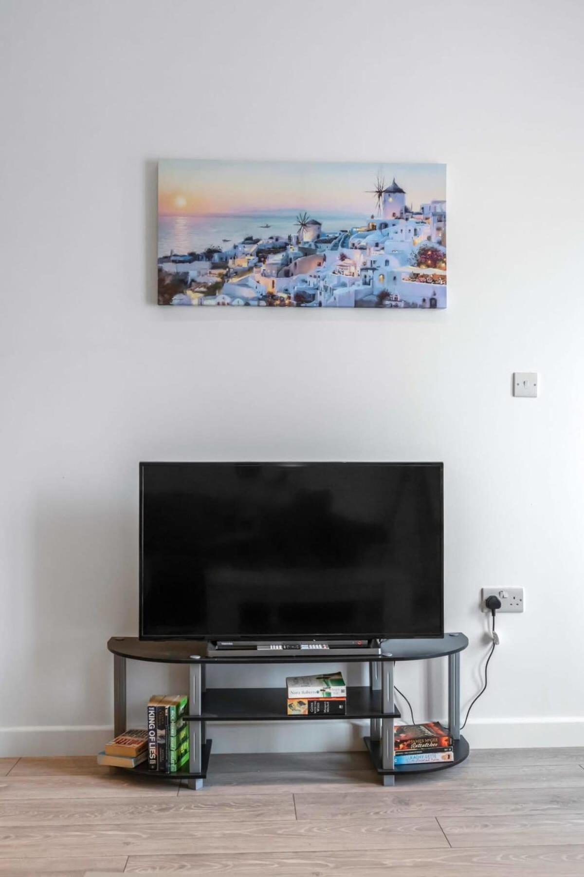 Lovely 1 Bedroom Apartment In Central Woking Dış mekan fotoğraf
