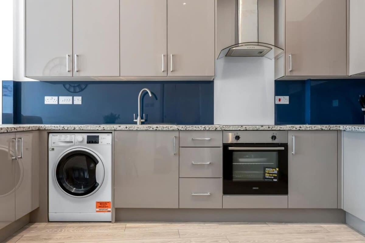 Lovely 1 Bedroom Apartment In Central Woking Dış mekan fotoğraf