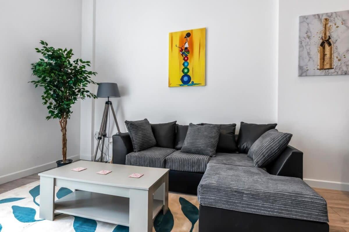 Lovely 1 Bedroom Apartment In Central Woking Dış mekan fotoğraf